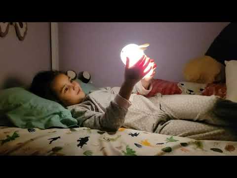Goapa Naktinė vaikiška lempa su pulteliu - silikonis zuikis video
