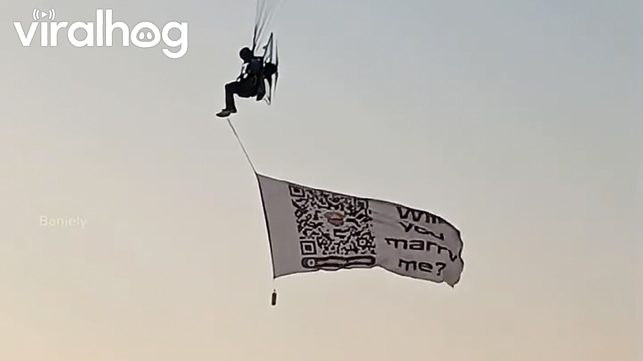 Paragliding Proposal During Sunset in La Union || ViralHog