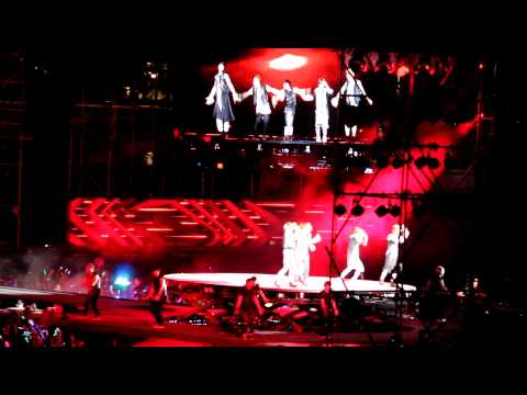 [FANCAM] 121123 SMTOWN in Singapore Shinee - Lucifer