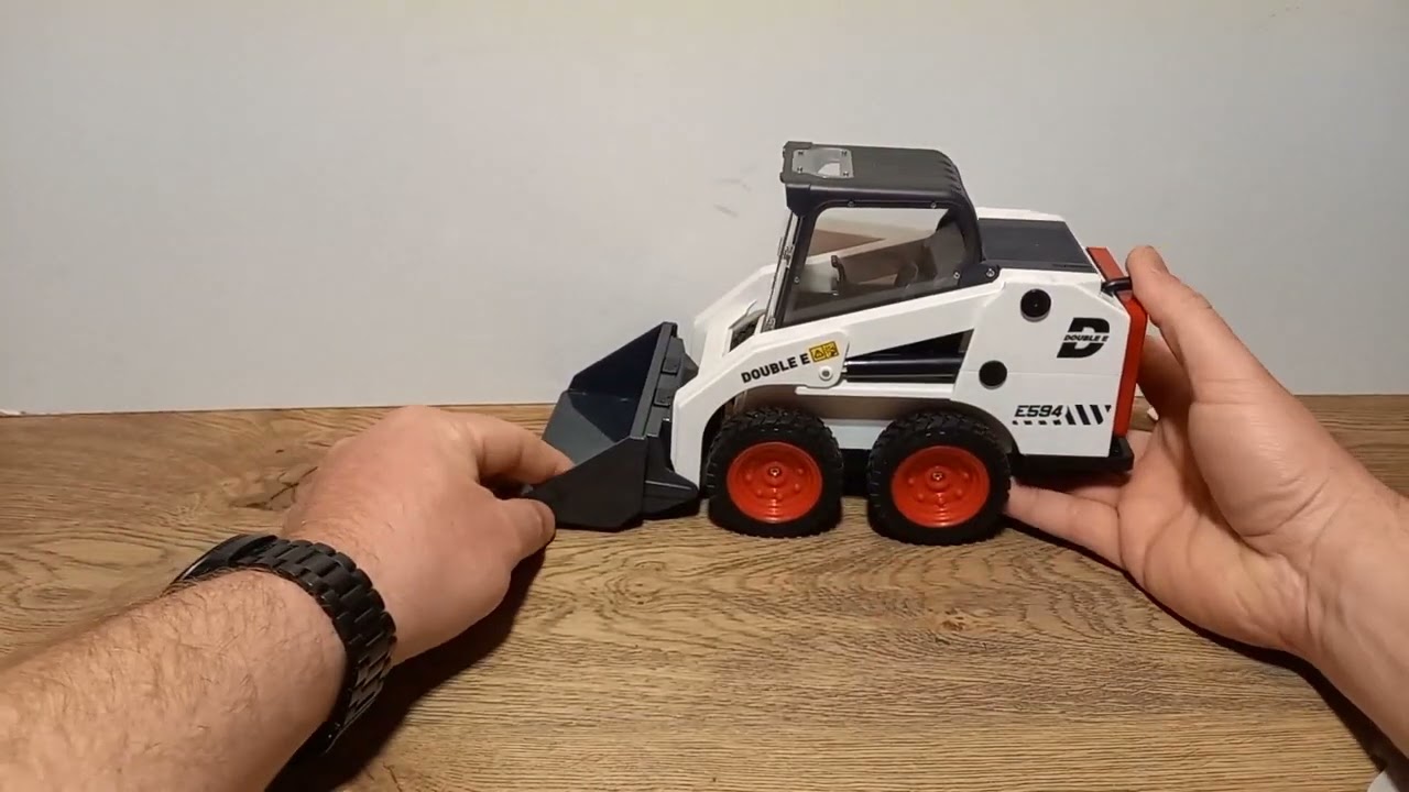 RC nakladač Bobcat 1:14, biely