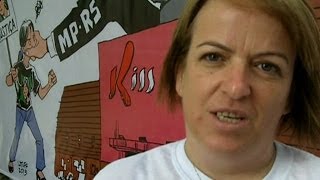 Mãe de vítima em Santa Maria diz que ainda coloca prato na mesa para filha