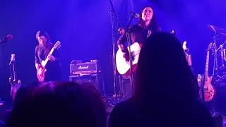The Breeders Groningen Oosterpoort 24-11-18 Happiness is a warm Gun