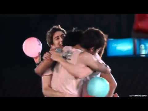 FANCAM | 100821 SMTown LIVE ~ Hugging like Little Kids^^