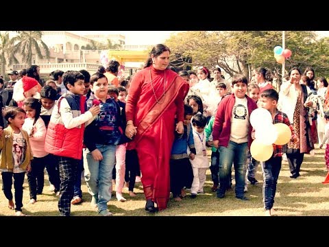Divine Extravaganza | Children with revered master Anandmurti Gurumaa