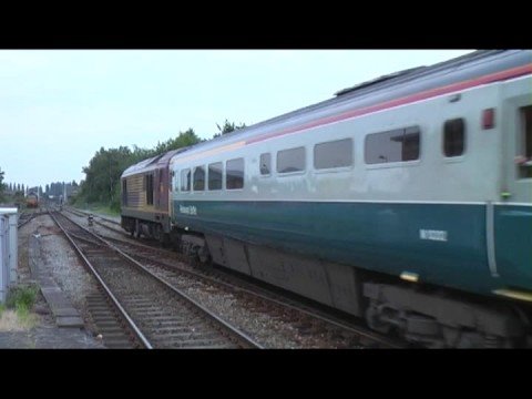 67014 and 67019 on 1J83, 16:10, London Marylebone - Wrexham General
