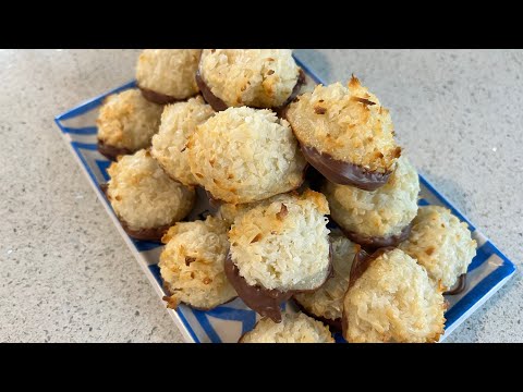 Chocolate Dipped Coconut Macaroons [Easy Cookie Recipe] #cookies #glutenfree
