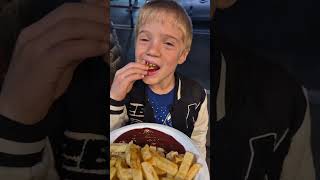 סיור טעימות במחנה יהודה שלקחתי כמה חברים - רפי החמוד דרש להיות ב"סטטוס" שלי.