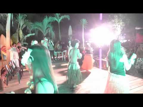 Dança em grupo em Bora Bora ao pôr do sol em Penang (http://foodtok.com/)