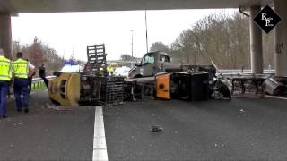preview picture of video 'A59 afgesloten na ongeval met vrachtwagen'