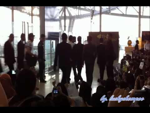 110430 Super Junior M at Suvarnabhumi Airport