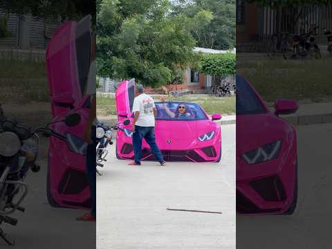 La chica coqueta 😘 / Lamborghini 🏎️😆
