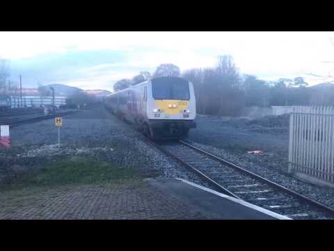 Irish Rail 201 loco 228 + Enterprise train arrives at Dundalk for Dublin Connolly (4/3/17)