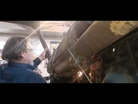 STRIPPING DOWN THE 1951 CHEVY DASH !
