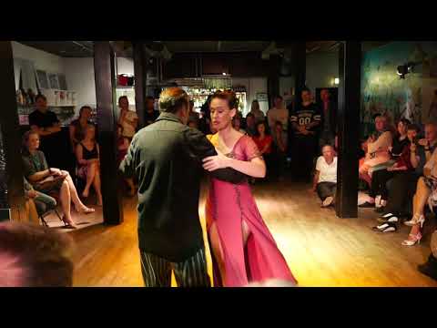 Mariano Chicho Frumboli  & Juana Sepulveda (2/5)