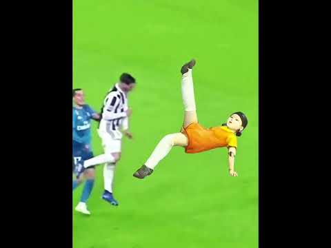 Girl's killing it #squidgame #viggle #memes #football