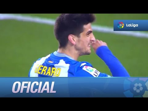 Remate de Gerard Moreno por encima de la portería