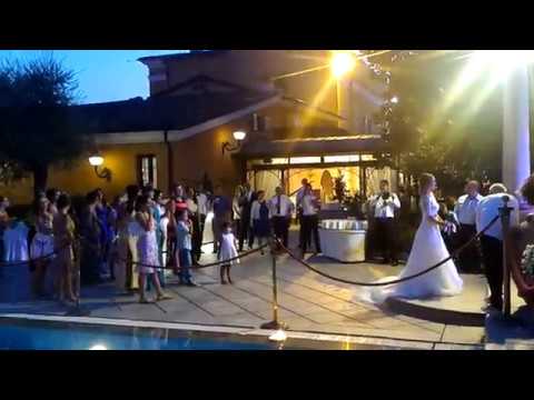 Matrimonio Pic e Vale - La Balco lancia il bouquet.