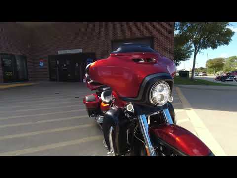 2018 Harley-Davidson CVO™ Street Glide® in Carrollton, Texas - Video 1