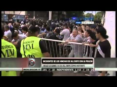 Graves incidentes entre hinchas de All Boys y la Policía Federal acaestalahinchada.blogspot.com.ar
