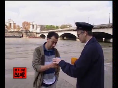 Franck Dubosc : Sauver Paris des inondations, caméra cachée - On a tout essayé - 01/05/2001