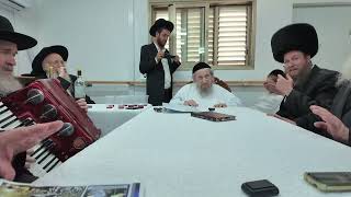 🥲🥲צפו: במנהיג הדור מרן הגאון רבי דב לנדו שליט"א בשירת אני מאמין