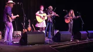 Lillie Mae - Over the Hill and Through the Woods