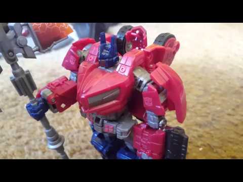 War for Cybertron Optimus Prime with Corbot V War Axe