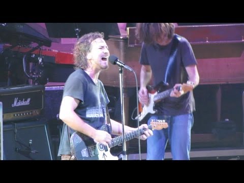 Pearl Jam: I Got Id [HD] 2010-05-15 - Hartford, CT