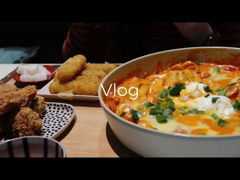 I made rose tteokbokki, a monster club sandwich, childish pasta, and instant tonkotsu ramen
