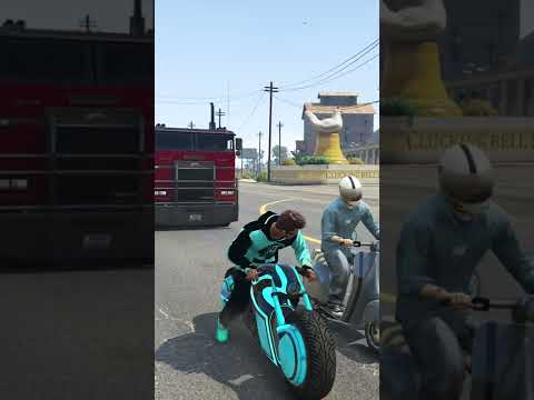 Super Bike Vs Scooter In GTA 5 #gta5 #shorts #superbike #racing