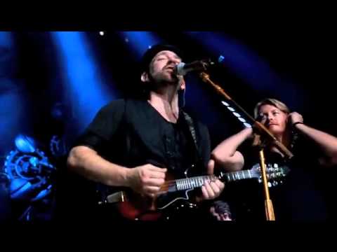 Sugarland and Little Big Town cover Marc Cohn's Walking in Memphis (Live)