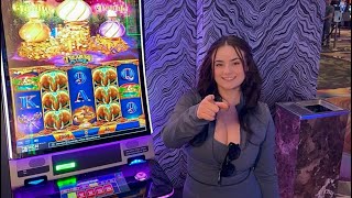 Will rubbing the magic lamp get me a big slot win? 🎰