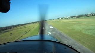 preview picture of video 'Cessna 152  Landing at Moron - Buenos Aires (Cross Wind)'