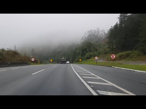 Dirigindo na serra de Quatro Barras / Paraná (BR-116)