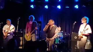 Download lagu Chart Attack - Blinding Lights mp3