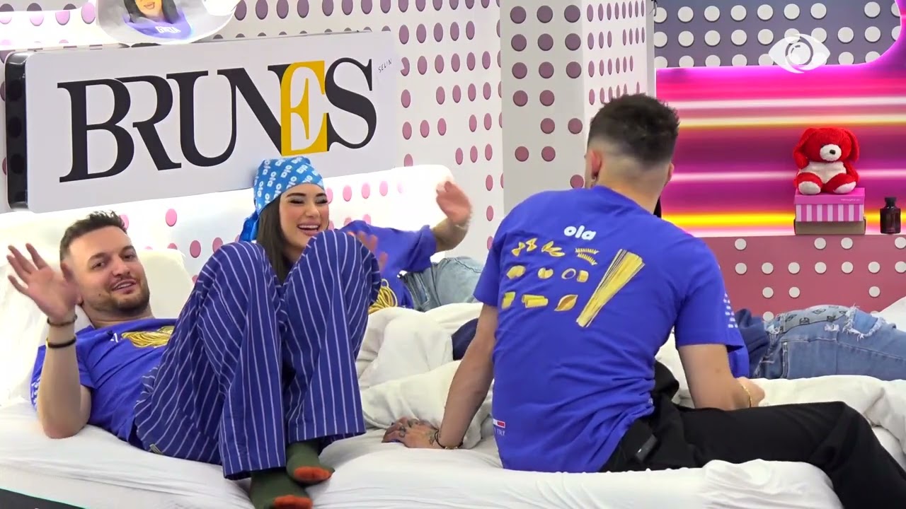 Gimbo i bën masazh Selinit