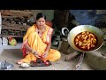 चूल्हे की आग में बना बिल्कुल देसी गांव