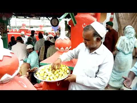 THE FRUITS AND SANDAL DISTRIBUTION @Shijre ke #fatiha Day 1 Kasmur BANDA NAWAZ SARKAR ASTANA