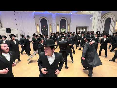 Levy Falkowitz & Shira Choir at the wedding of Aron Jacobowitz | 🎹 Yoely Fischer Production.