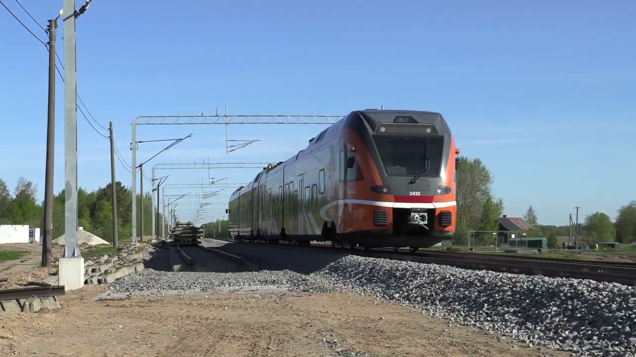 Штадлерский дизель-поезд 2432 на ст. Ныммкюла / Stadler DMU 2432 at Nõmmküla station