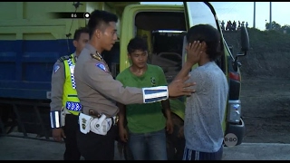 Download lagu Demi Kabur dari Polisi, Pelaku Balap Liar ini Tabrak Supir Truk - 86 mp3