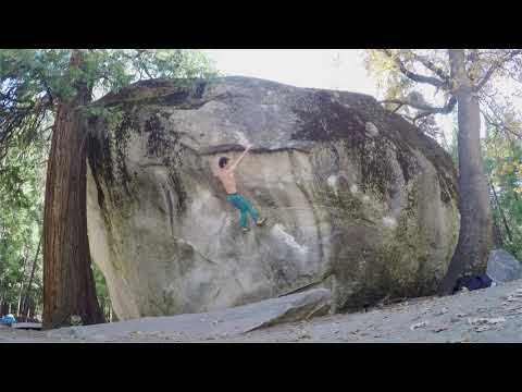 Adam Ondra flashes Midnight Lightning