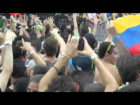 Swanky Tunes vs. Hard Rock Sofa- "Quasar" Ultra Music Festival 2013 (15) 3/22