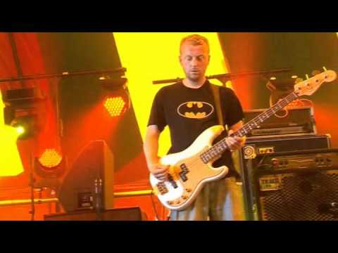 Deathretro - Sound of Sirens. Live at Kendal Calling 2010.