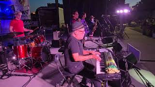 Brave Combo w Alex Meixner Over the Rainbow -  Happy Wanderer