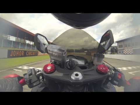 My first track day! zx 636 r ( hit a bird )