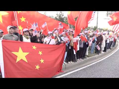 Representatives of overseas Chinese and Chinese students welcome President Xi in the US