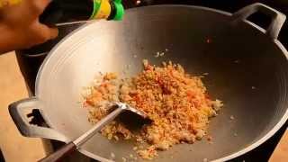 preview picture of video 'Thai food: Kao pad moo (fried rice) - isan style'