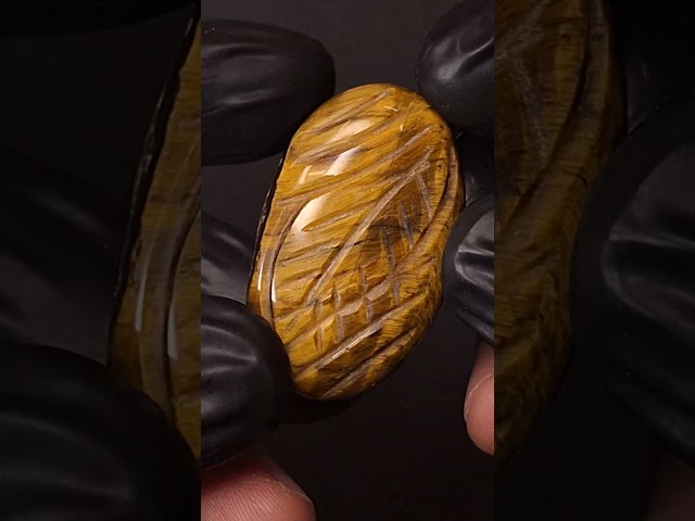 حجر عين النمر نحت يدوي طبيعي حجم راهي