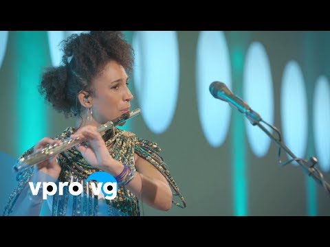 Esinam - Birds Fly Under This Heavy Sky (live @TivoliVredenburg Utrecht)